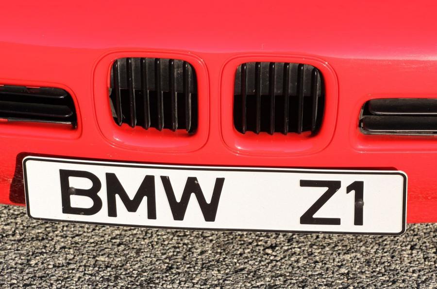 Детали экстерьера BMW Z1 (E30) 1988 года  (фото 52 из 88)